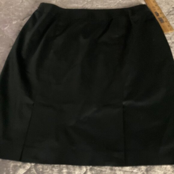 Lafayette 148 New York Petite Black Skirt Size 14 P knee length contemporary - Picture 7 of 10